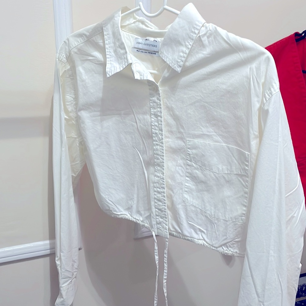 White crop top blouse